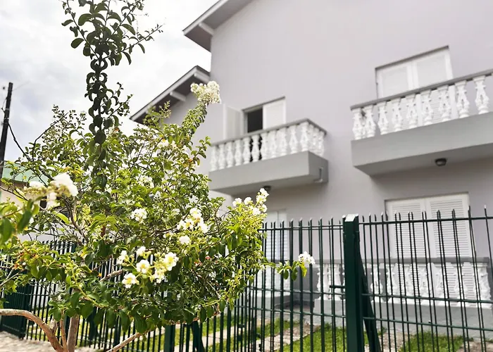Flat duplex localização espetacular 2 quadras da praia Ubatuba